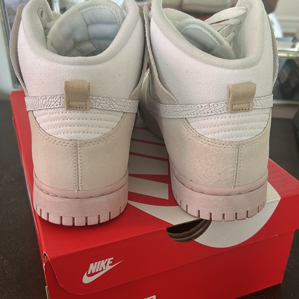 Lightly worn Nike Dunks - Picture 3 of 6